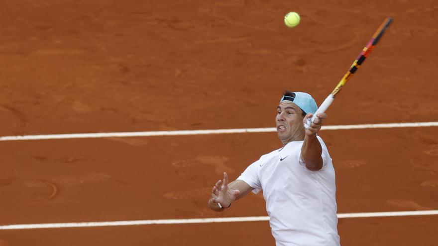 Rafa Nadal ya se entrena en la tierra batida de la Caja Mágica