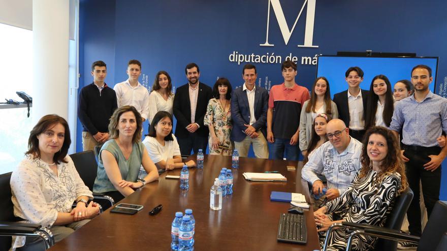 Reunión con los ganadores del 'Tour del talento' en Málaga