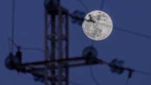 El preu de la llum baixarà aquest dijous un 10,56%