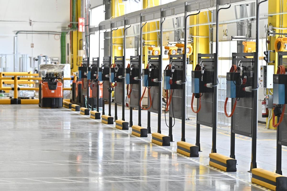 Así es el centro logístico de La Muela (Zaragoza) desde el que Amazon distribuirá sus productos más vendidos en España Así es el centro logístico de La Muela (Zaragoza) desde el que Amazon distribuirá sus productos más vendidos en España