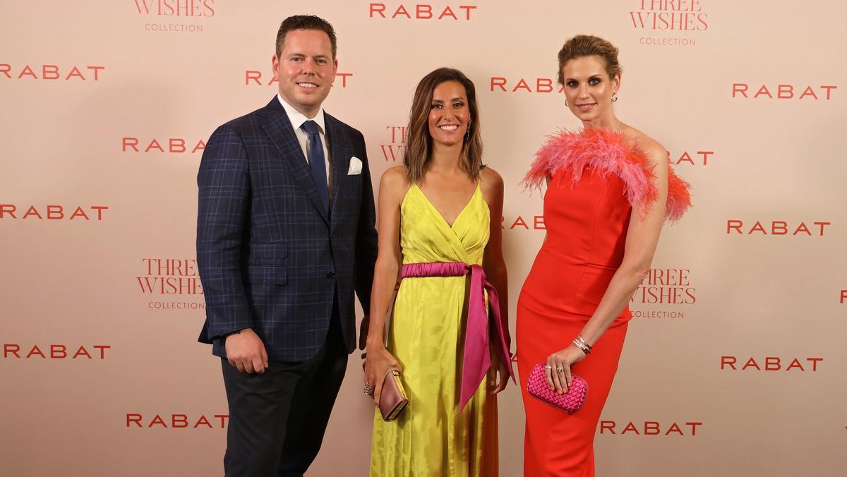 Jordi Rabat, Ana Boyer y Eva Palao, anoche, en la presentación en Barcelona de la colección 'Three wishes'.