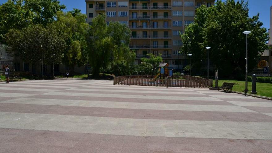 La finca, al fondo de la imagen, estÃ¡ en la plaza de los patines.