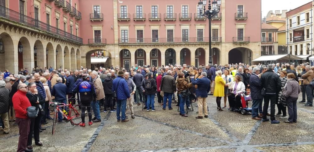 La defensa de la Universidad Laboral como Patrimonio mundial toma la calle