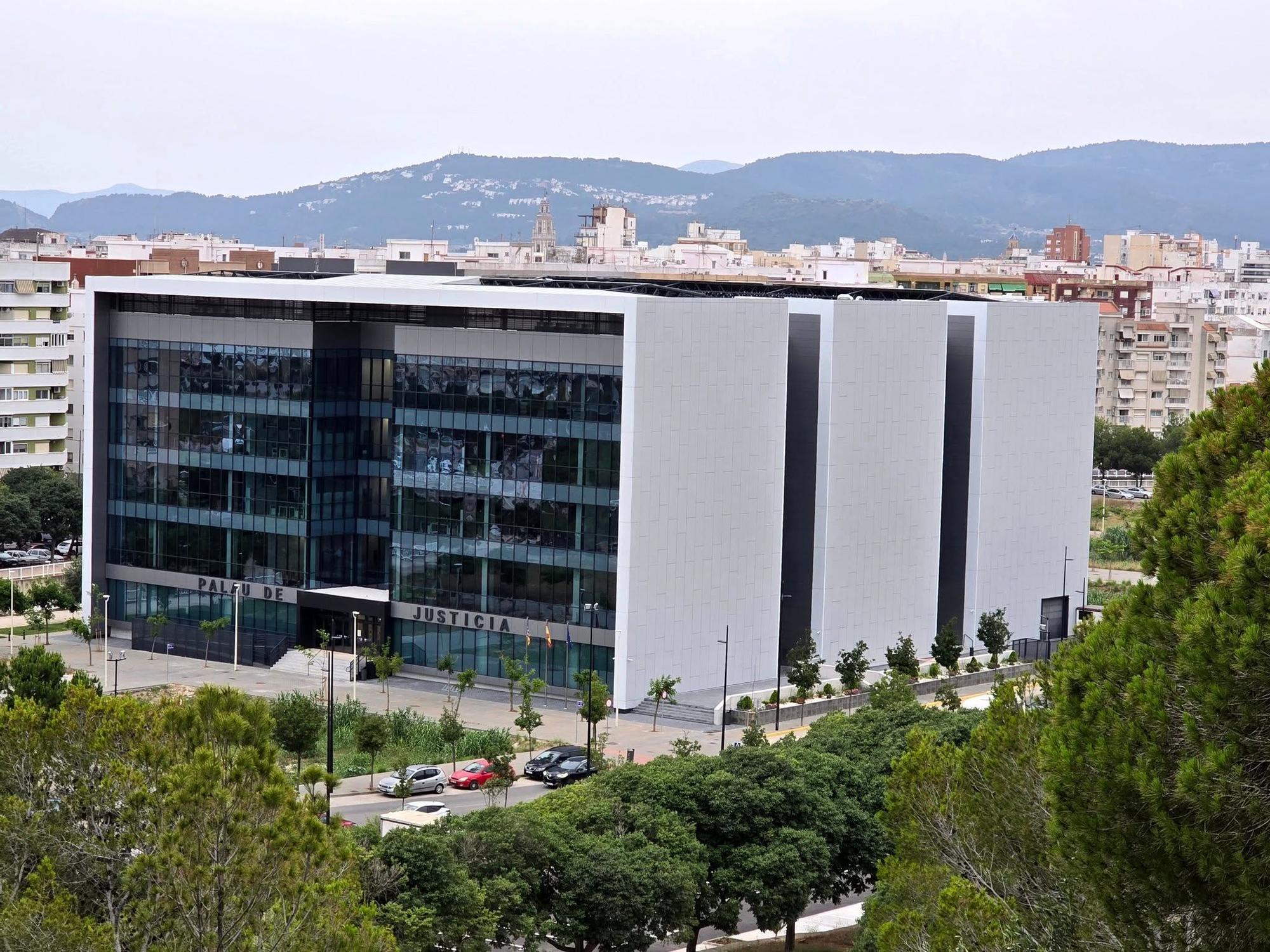 Vista del Palacio de Justicia de Gandia desde la ermita de Santa Anna.
