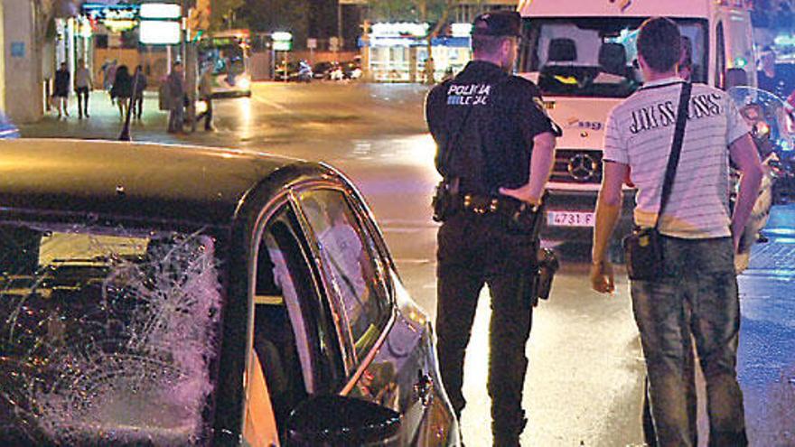 Un herido grave tras ser atropellado por un coche en la plaza de España