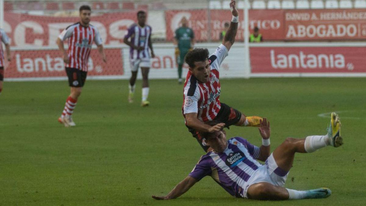 Un espectacular lance en el partido de ayer.  | |  EMILIO FRAILE