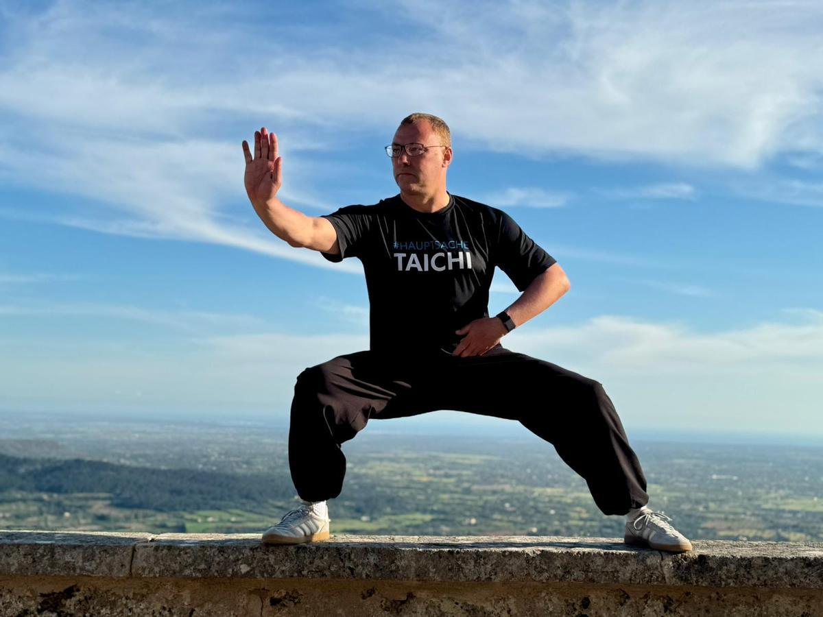Mirko Lorenz beim Tai-Chi-Training im Kloster Sant Honorat.