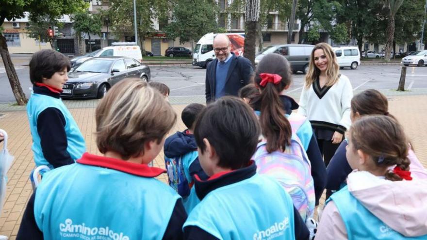 Educación reparte 250 petos a escolares