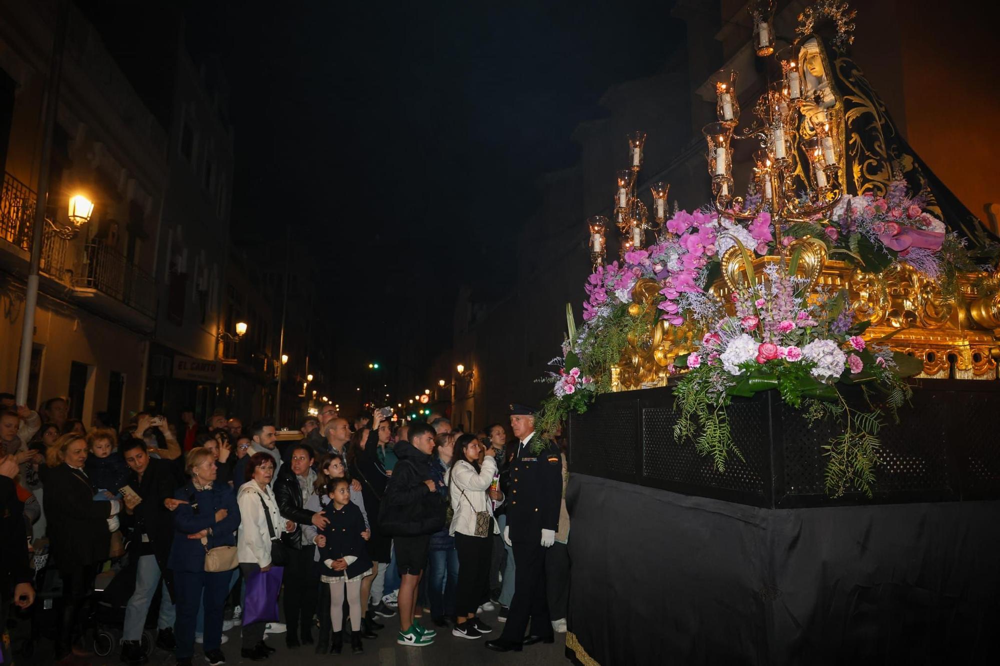 Semana Santa Marinera: La Dolorosa procesiona por el Cabanyal