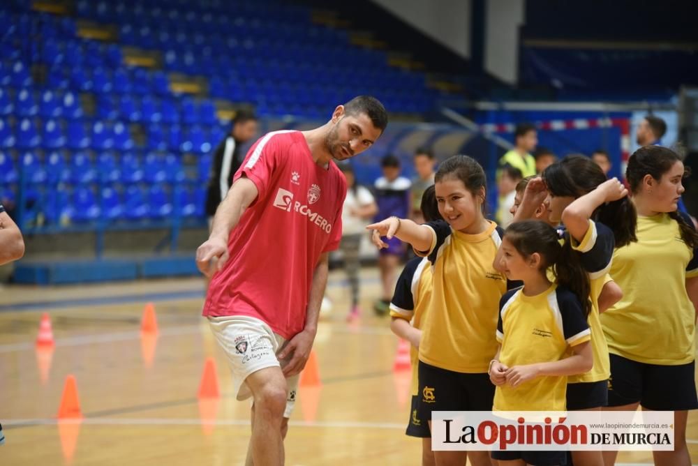 Encuentro de escolares con los jugadores del Plást