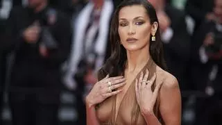 Veto al 'Naked dress' en Cannes: ¿por qué el festival prohíbe a las estrellas pisar la alfombra roja medio desnudas?