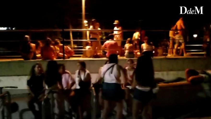 Decenas de jóvenes quedan tirados en la estación de Sineu