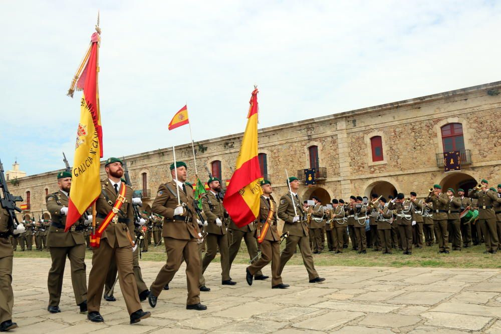 Més de 300 persones juren bandera al Castell de Figueres