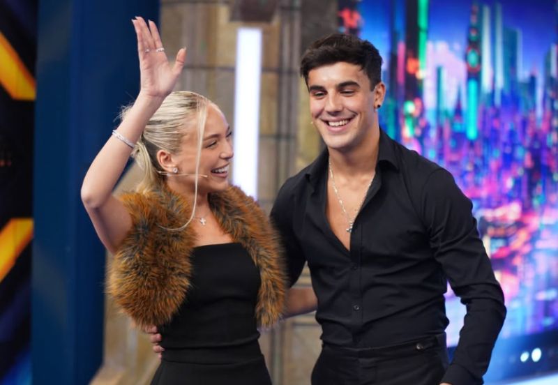 Ana Mena y Óscar Casas en 'El Hormiguero'