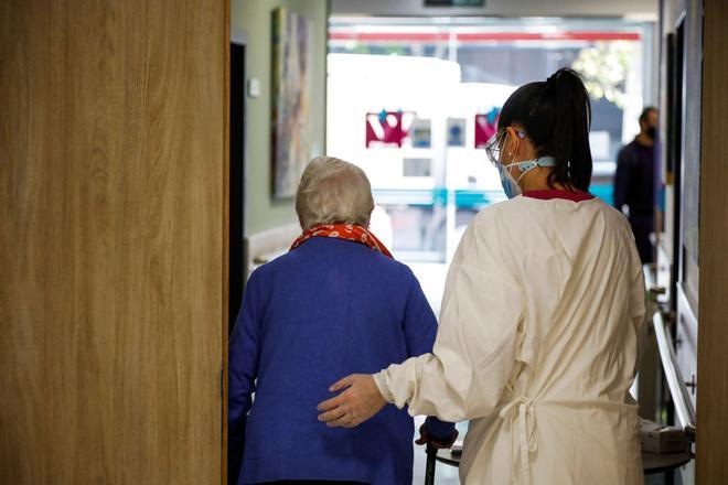 La falta de médicos y el envejecimiento disparan hasta los 4 meses la espera para recibir rehabilitación: "Se pierden oportunidades de recuperación"
