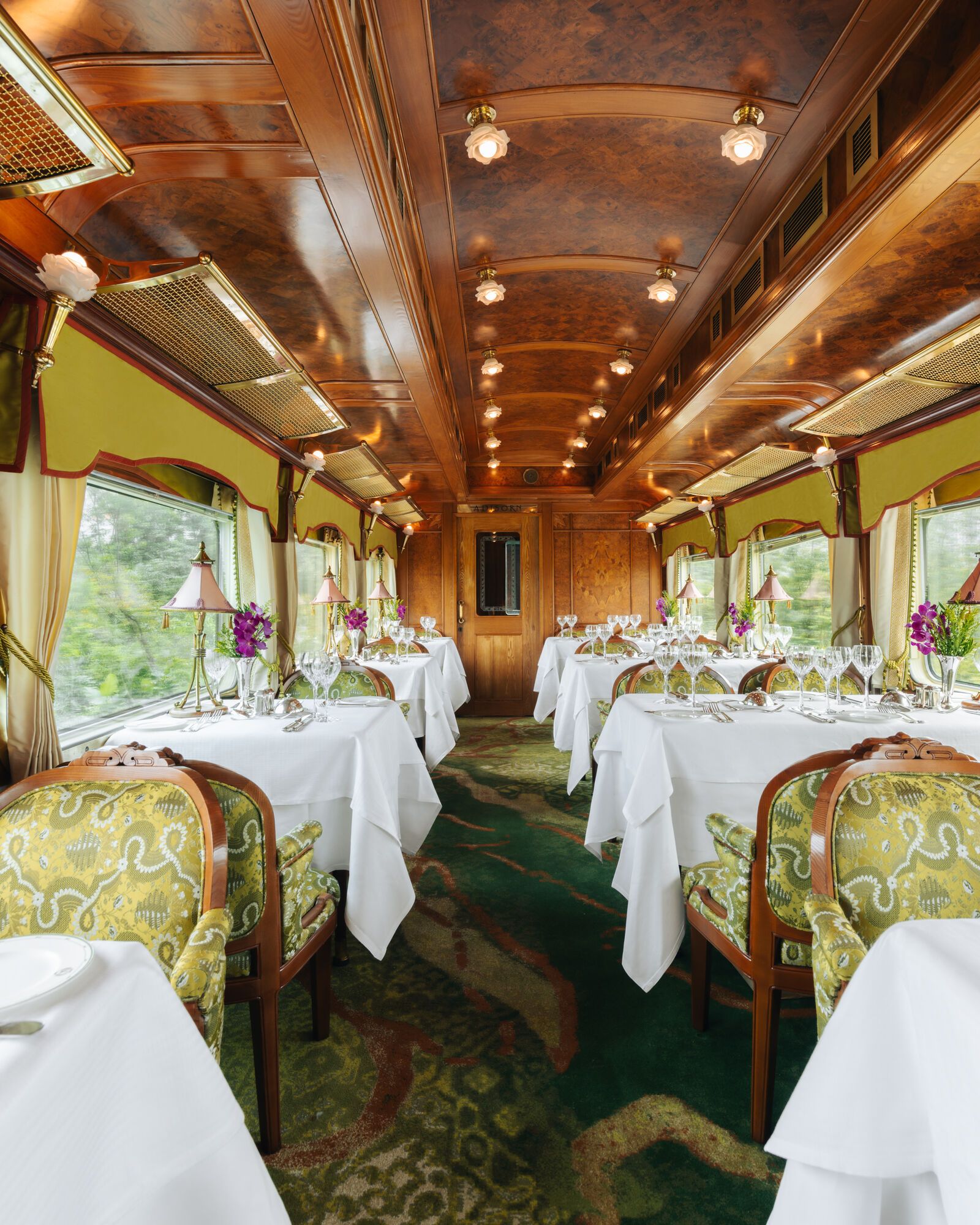 El vagón comedor donde degustar comida asiática y europea