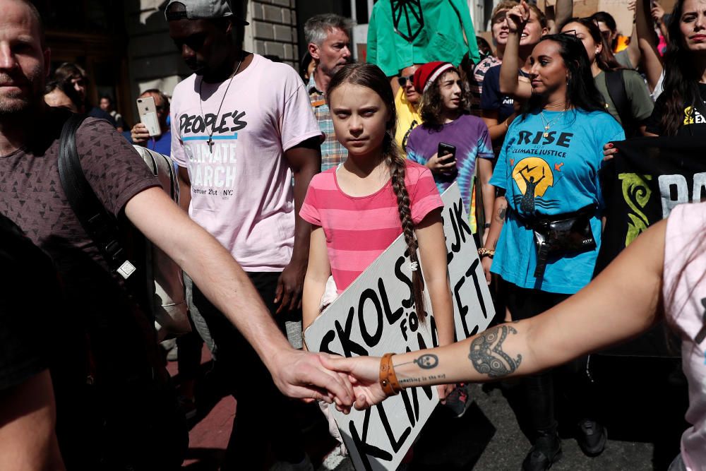 Miles de jóvenes se manifiestan en Nueva York contra el cambio climático.