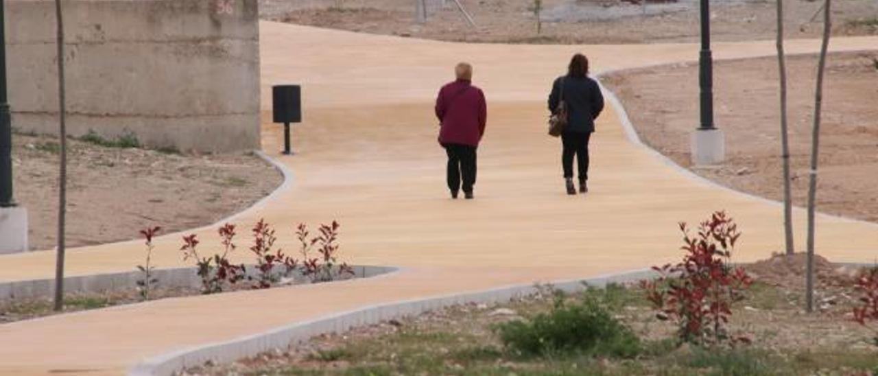 Alcoy transforma el vertedero de Cotes Baixes en una zona verde