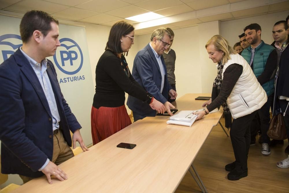 Presentación de los avales para optar al liderazgo del PP asturiano