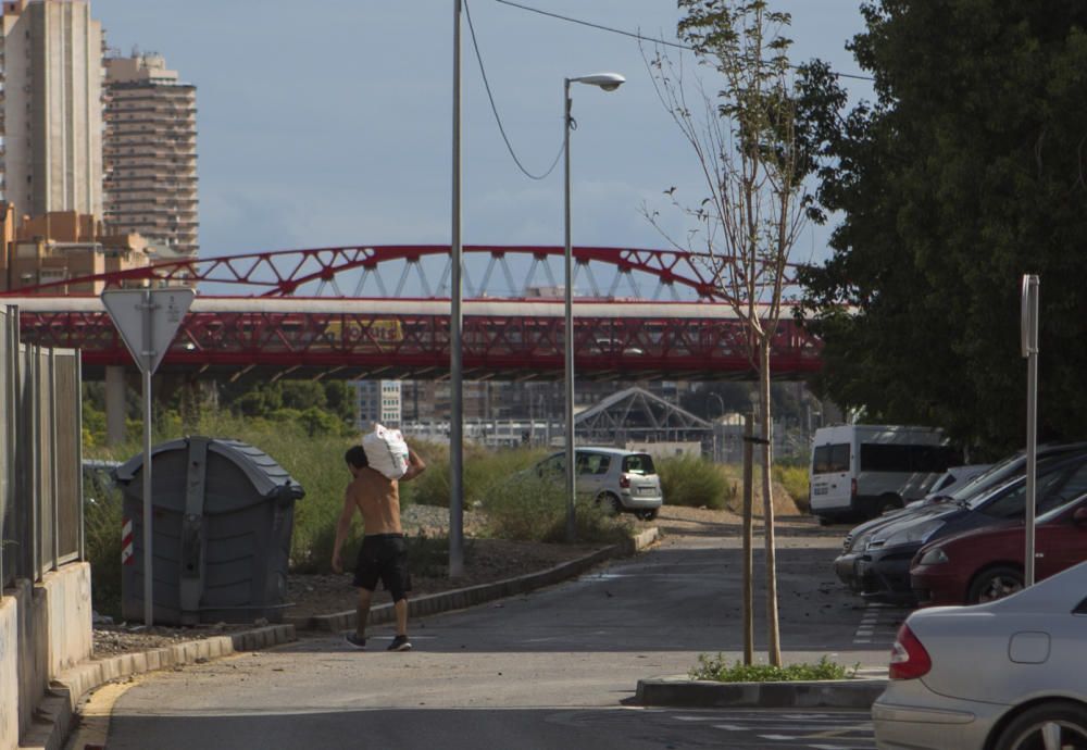 La pobreza llega a la zona de la Plaza de Toros de Alicante