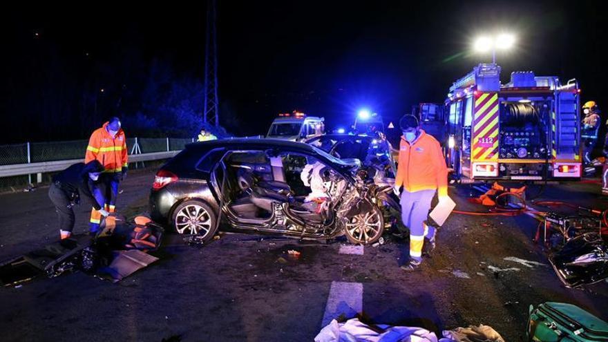 Muere en el choque de un camión con un turismo en Blanca