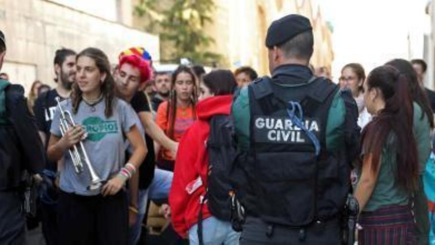 Alojamientos gratuitos en la Costa Cálida para los policías trasladados en Cataluña