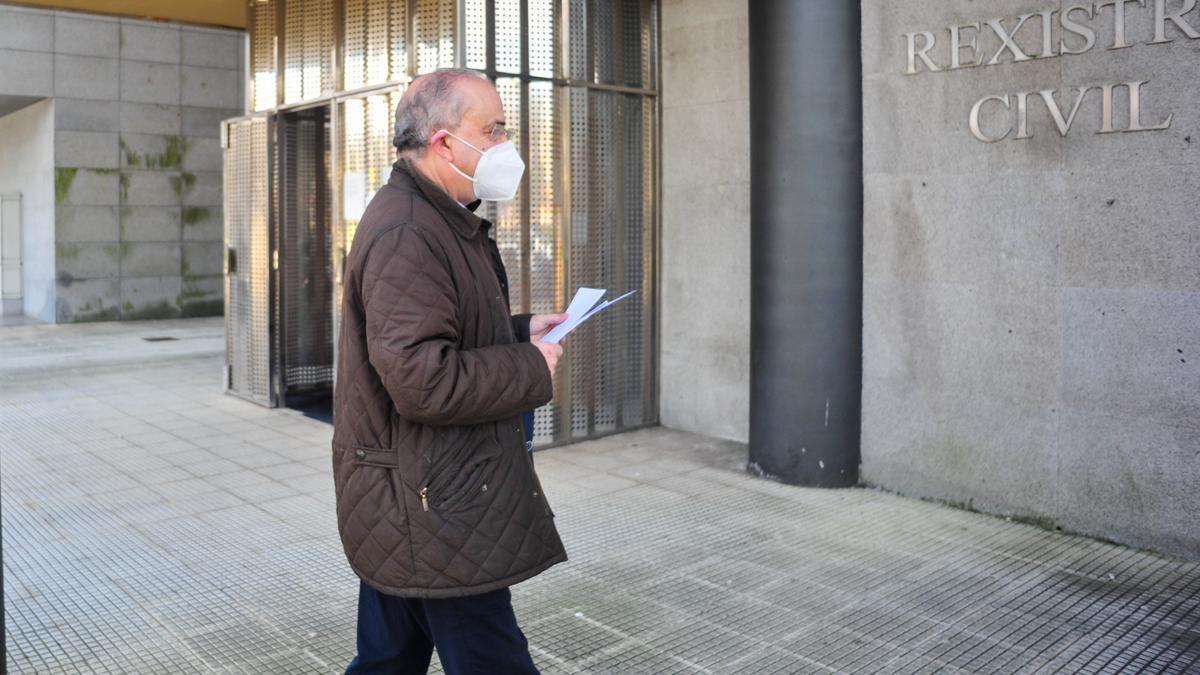 Alberto García antes de prestar declaración en el Juzgado de Vilagarcía, hace unos días.