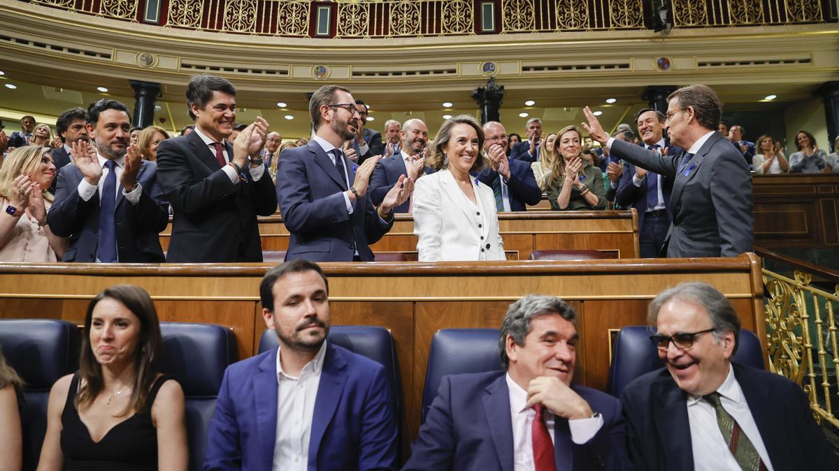 Feijóo siguió el debate desde el escaño de líder de la oposición.