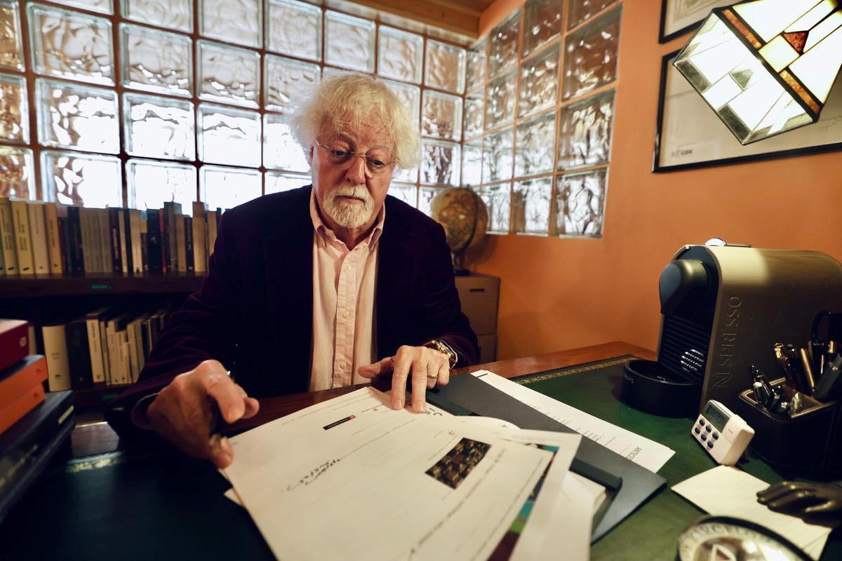 Josep Vilajoana, presidente de la Fundació Congrés Català de Salut Mental, en su despacho.