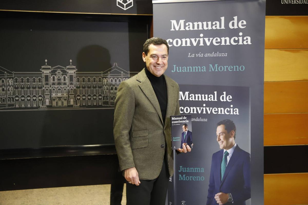 La presentación del libro de Juanma Moreno, en imágenes