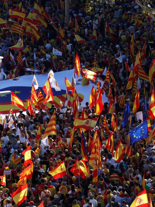 Milers de persones es manifesten a favor de la unitat d'Espanya a Barcelona