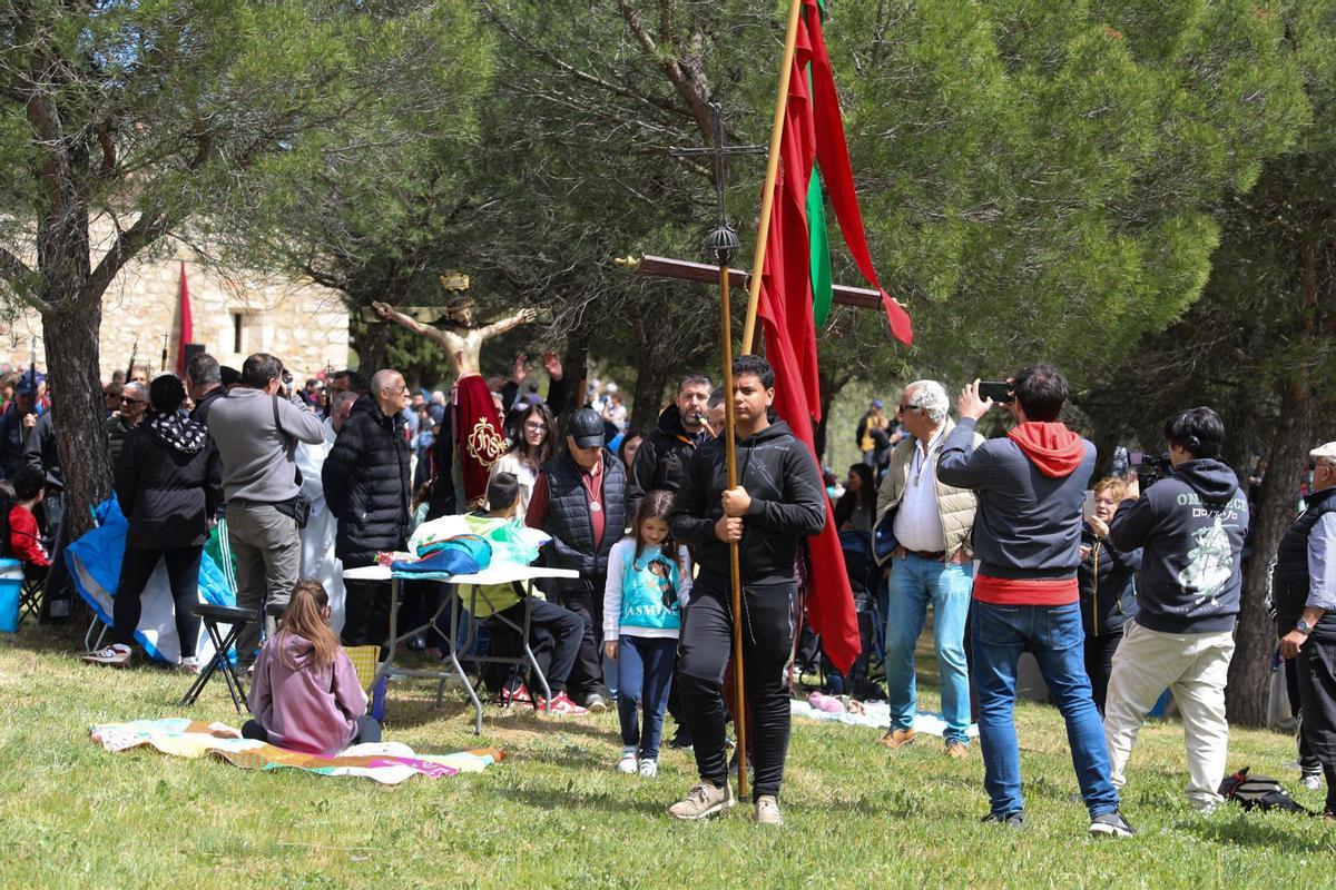 GALERÍA | Los zamoranos llenan la pradera de Valderrey en la romería del Cristo