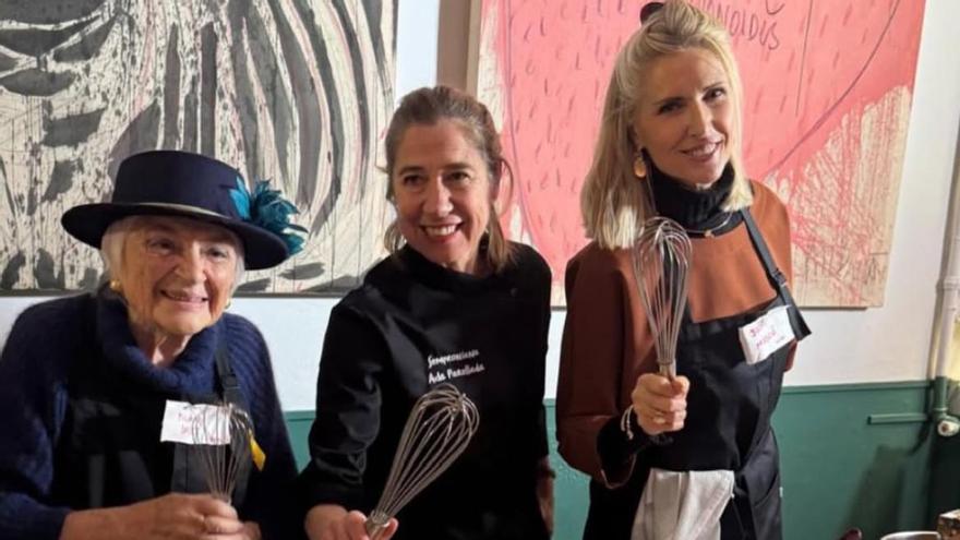 La dibujante Pilarín Bayés junto a la chef Ada Parellada y la modelo Judit Mascó