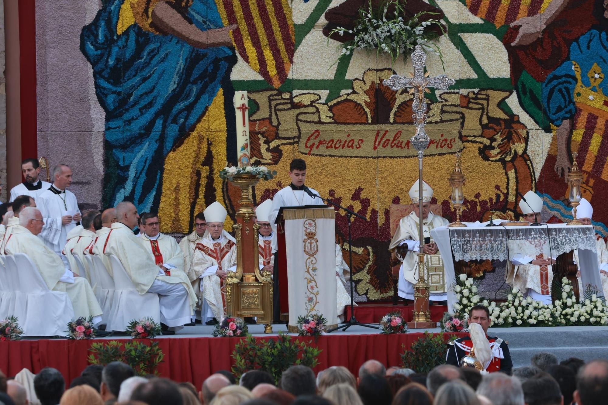 Todas las fotos de la Missa d'Infants en la plaza de la Virgen