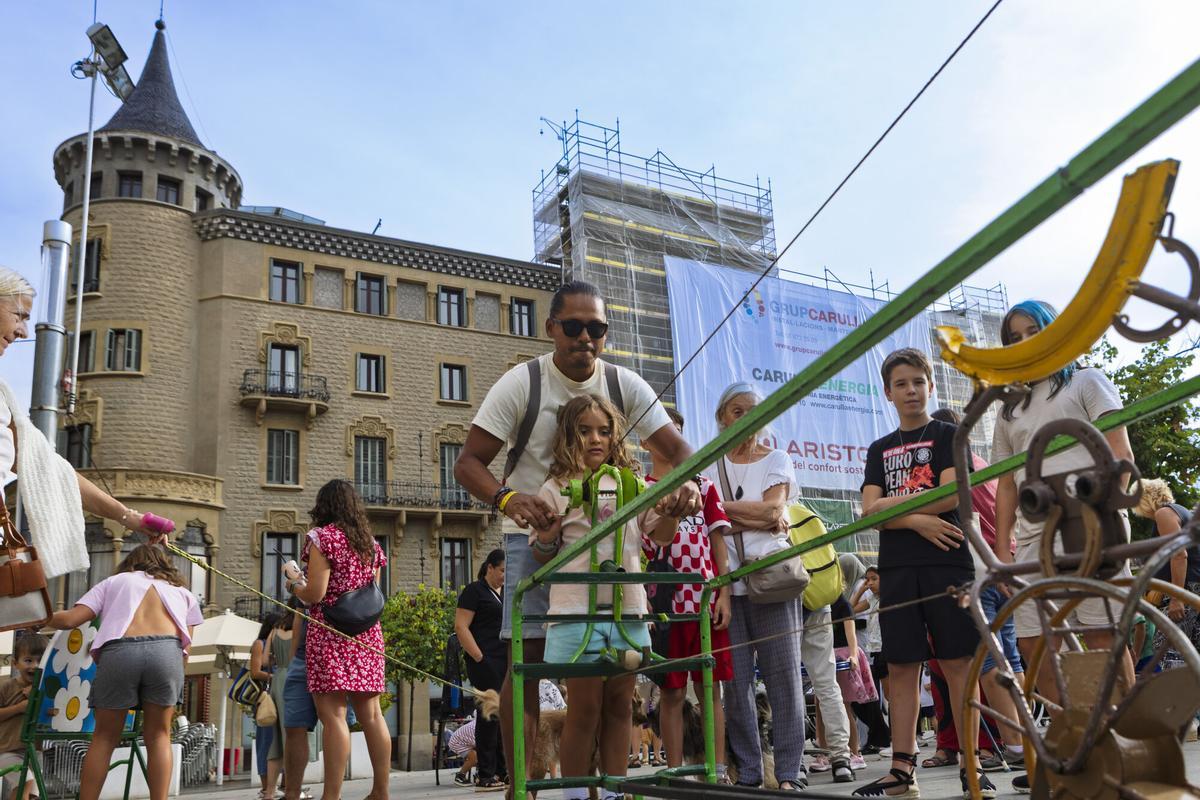 MANRESA. 23 SETMANA DE JOCS AL CARRER. ACTIVITAT INAUGURAL A LA PLAÇA SANT DOMENEC ANIMALADA DE KATAKRAK