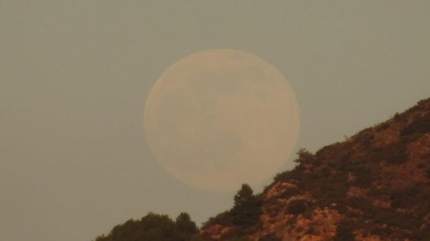 Luna llena sobre la Vall d&#039;Uixó