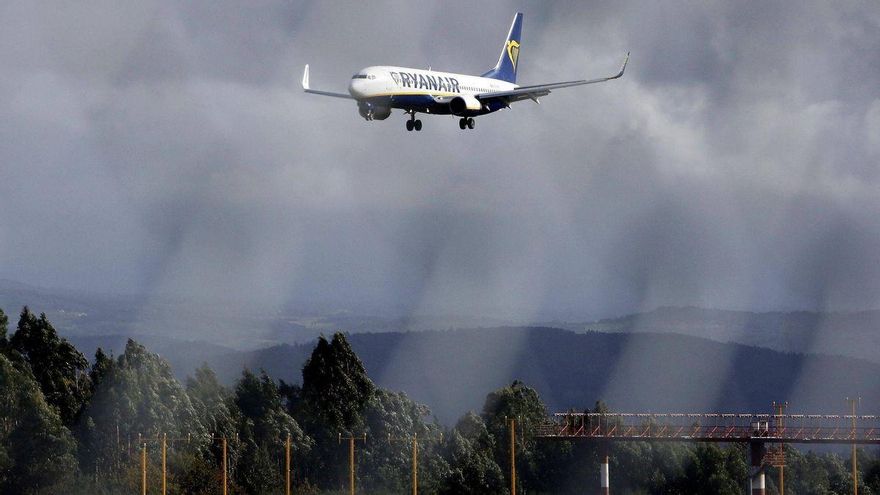 Lavacolla es ya la segunda terminal de España que más sangra por el recorte de Ryanair