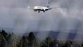 Lavacolla es ya la segunda terminal de España que más sangra por el recorte de Ryanair
