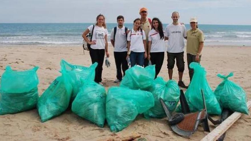 Recogen 225 kg de basura en el Parc Natural de l&#039;Albufera