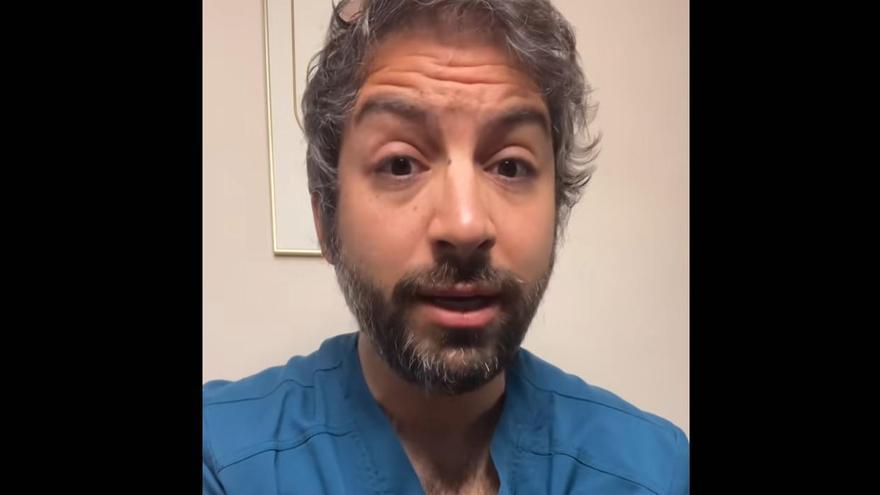 Álvaro Fernández, farmacéutico: &quot;Tiene moho, pero qué más da, lo quito y me lo como... ¡Error!&quot;