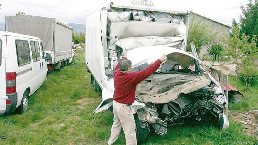 Estado en el que quedó el furgón en que el viajaba el conductor fallecido.