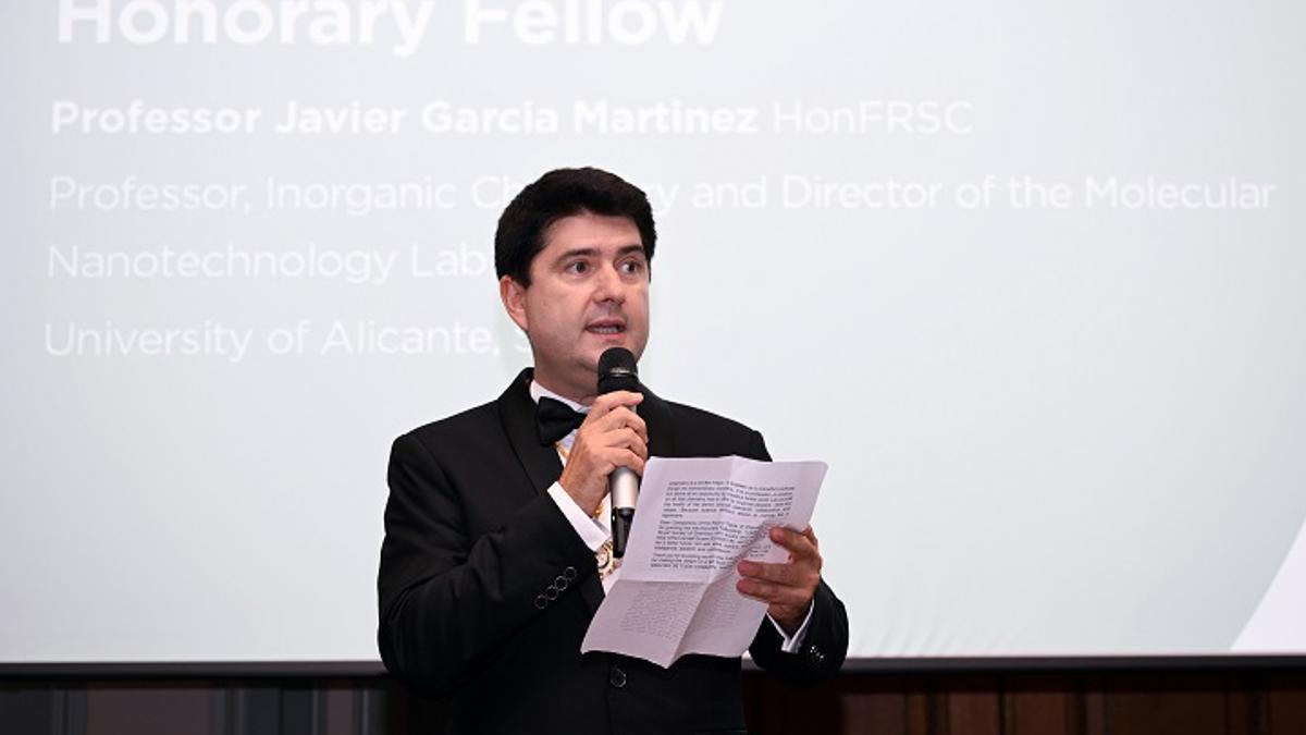 Javier García Martínez durante la ceremonia de los nuevos Honorary Fellow de la Royal Society of Chemistry.