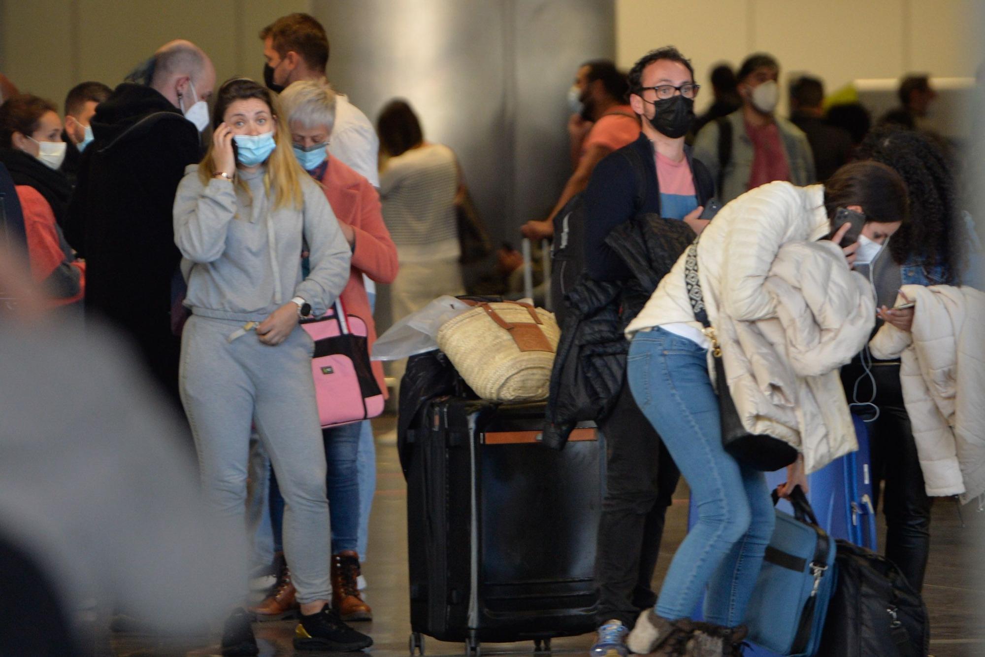 Caos en el aeropuerto de Gran Canaria por las cancelaciones de vuelos a Madrid