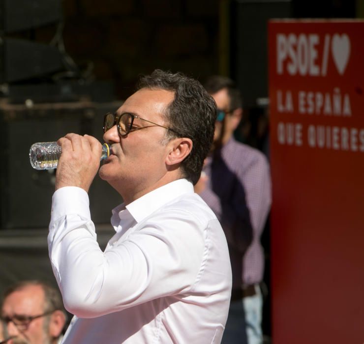 Más de 200 personas asisten al acto de precampaña de Francesc Sanguino celebrado en Las Cigarreres y al que ha asistido la la vicesecretaria general del PSOE, Adriana Lastra