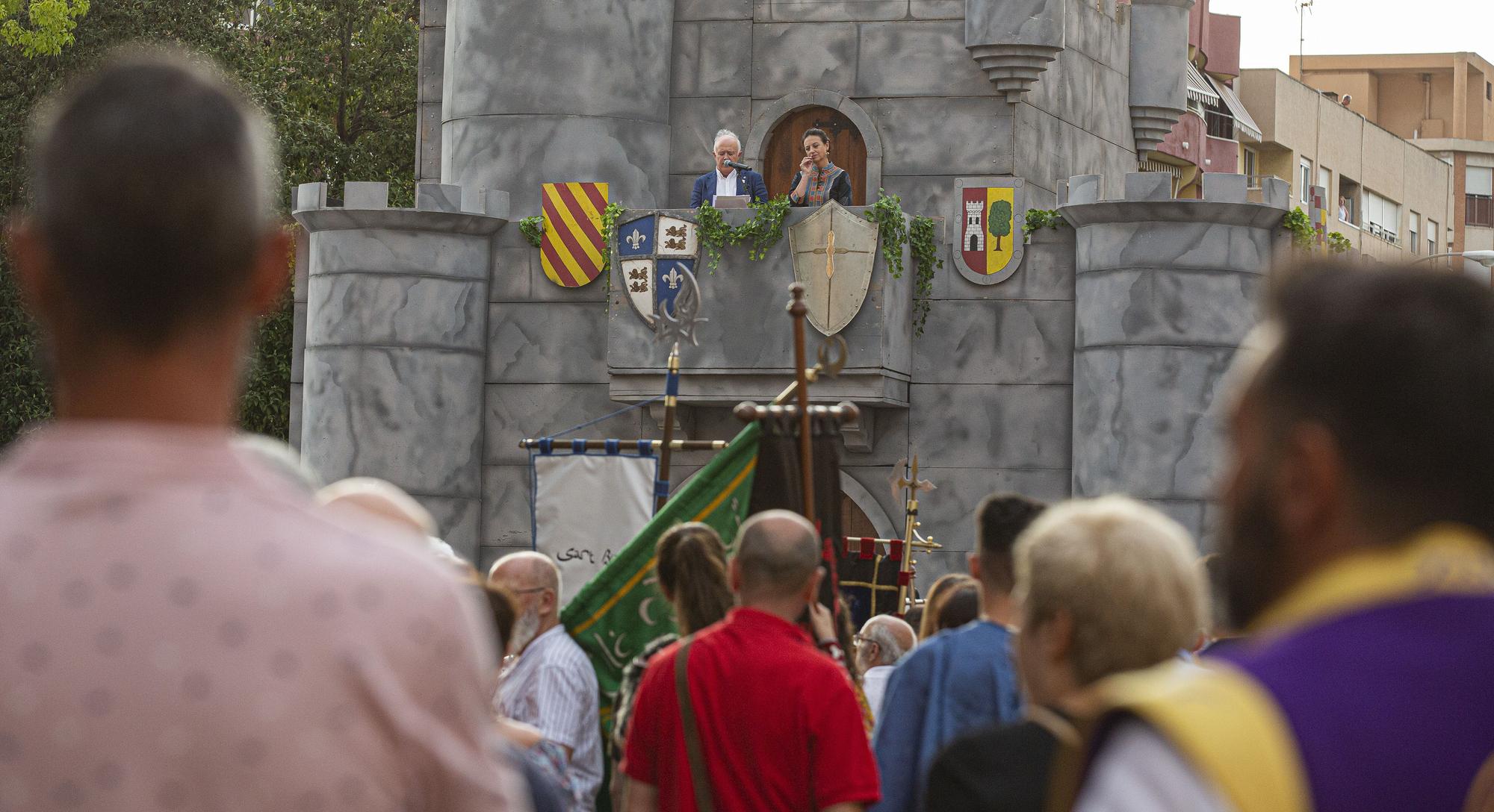 San Blas refuerza su hermanamiento con Alcoy en el pregón de los Moros y Cristianos
