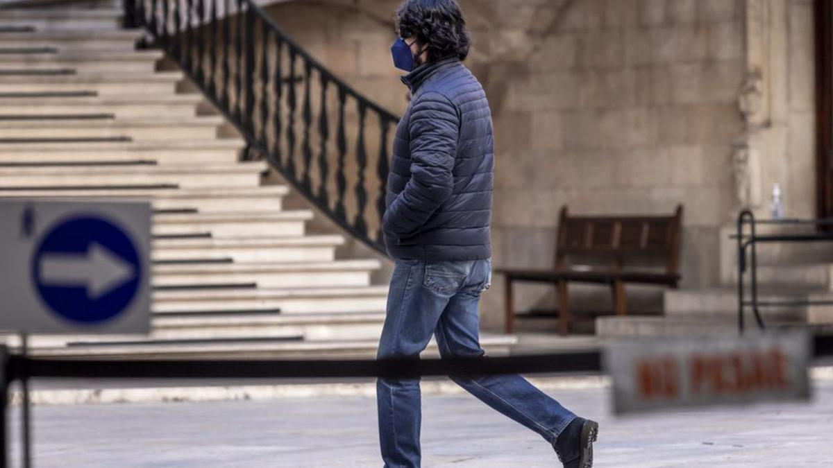 El médico acusado de grabar a mujeres, ayer, en la Audiencia.