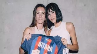Aitaña Ocaña y Aitana Bonmatí unidas por una camiseta del Barcelona: la fotografía más esperada