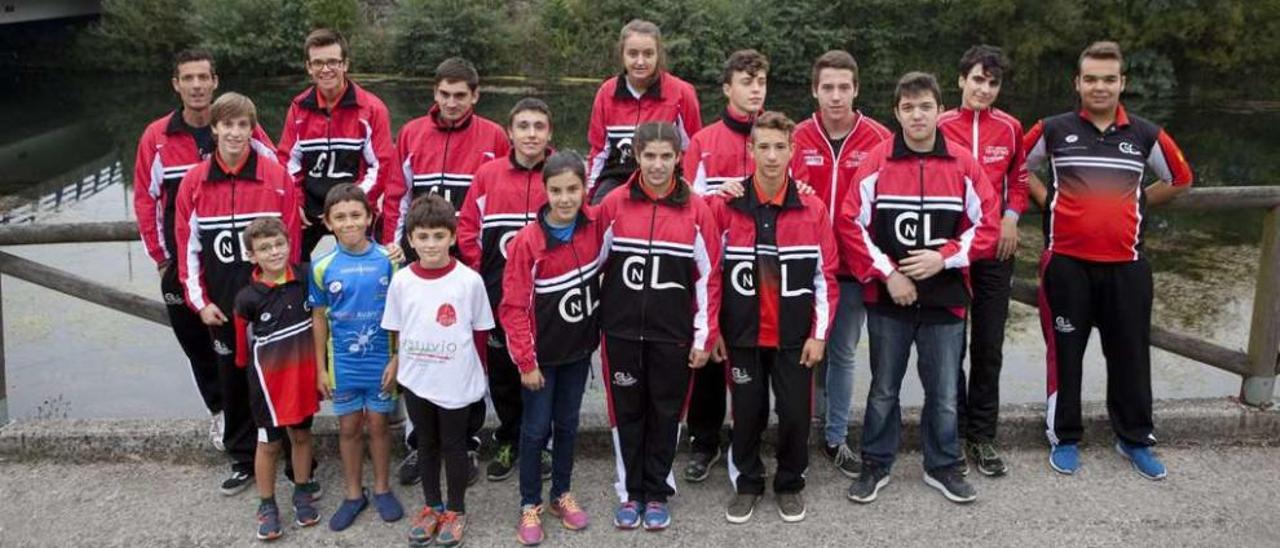 Los integrantes del Club Natación Langreo de piragüismo.