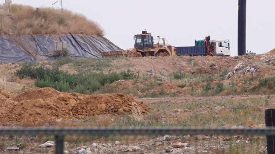 Imatge del 2015, de cobertura dels residus de Vacamorta amb terra.