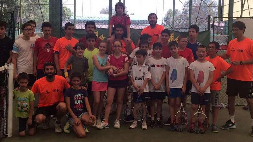 Foto de familia de la última jornada de la Liga Caja Rural de Zamora.